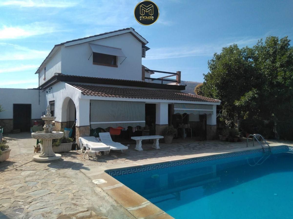 Piscina de Casa o xalet en venda en Torredonjimeno amb Aire condicionat, Calefacció i Terrassa