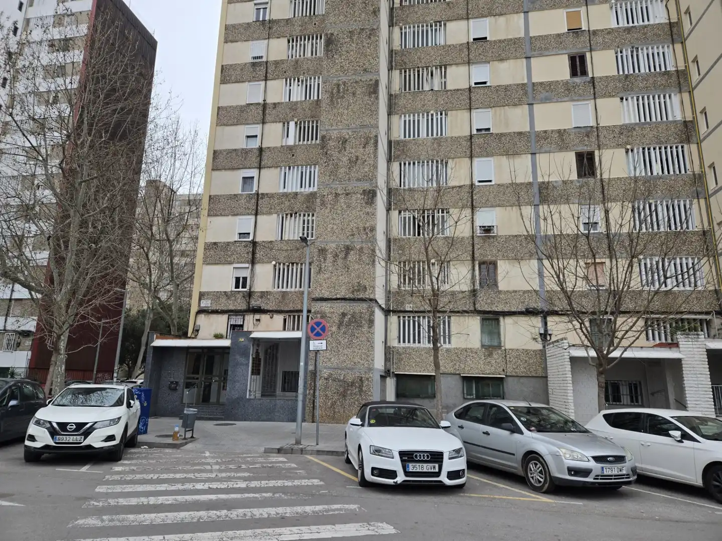 Exterior view of Flat for sale in L'Hospitalet de Llobregat  with Oven, Balcony and Alarm