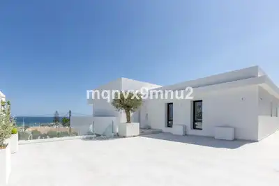Chalet con piscina en venta en El Faro de Calaburra - Chaparral, imagen 6