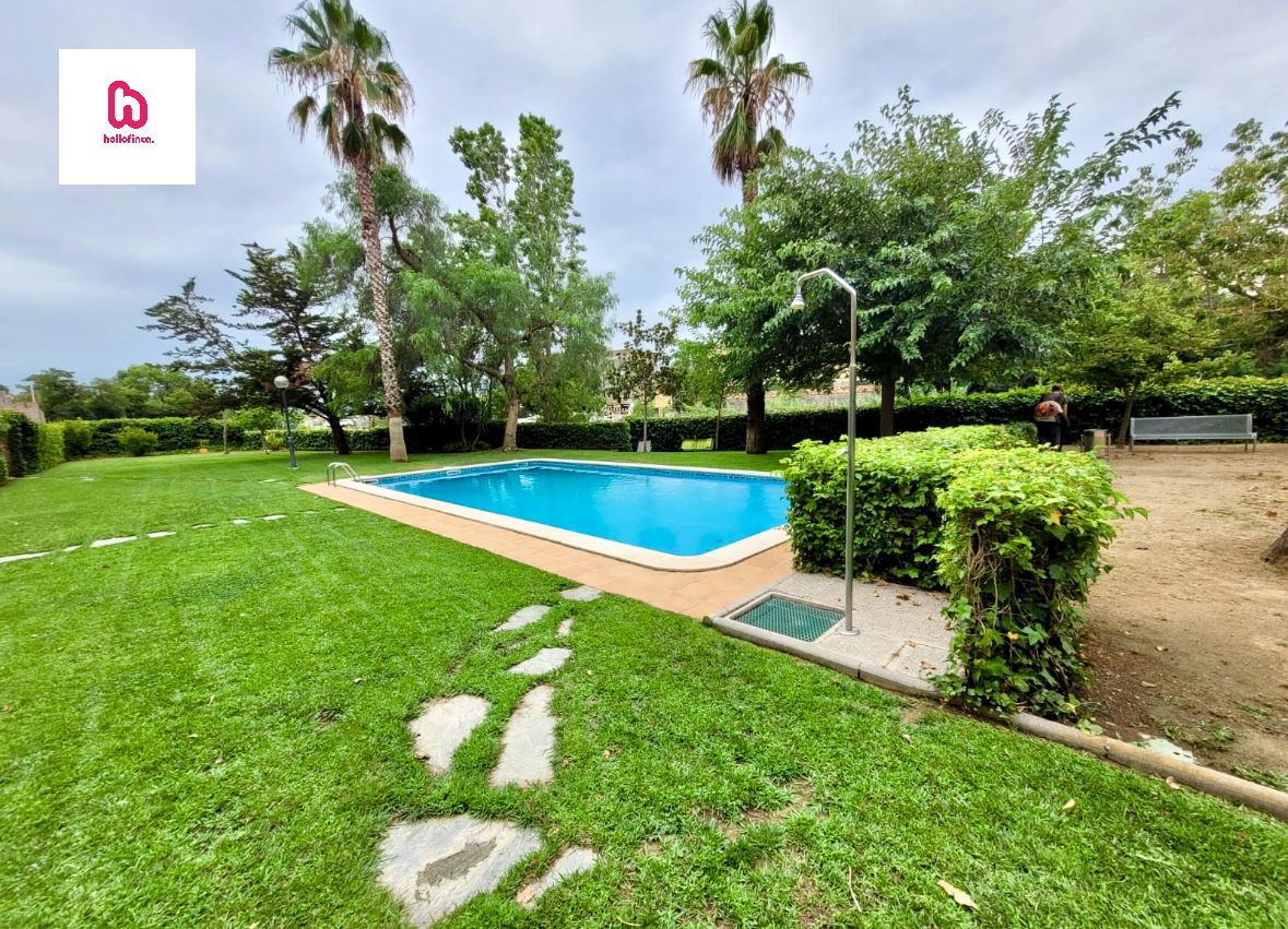 Piscina de Piso en venta en Terrassa con Aire acondicionado, Calefacción y Jardín privado
