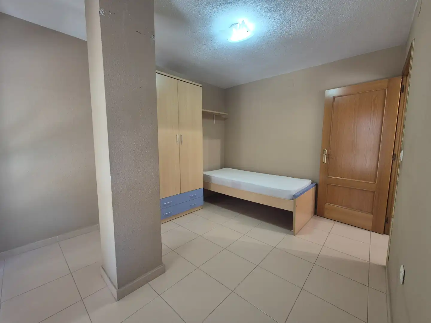 Habitación de Apartamento en venta en Badajoz con Aire acondicionado, Calefacción y Amueblado