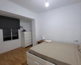 Dormitori de Apartament de lloguer en L'Hospitalet de Llobregat amb Moblat, Forn i Rentadora