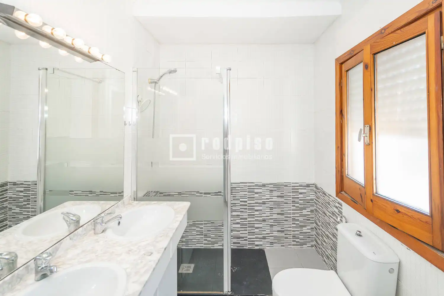 Bany de Casa o xalet en venda en Arroyomolinos (Madrid) amb Aire condicionat i Calefacció