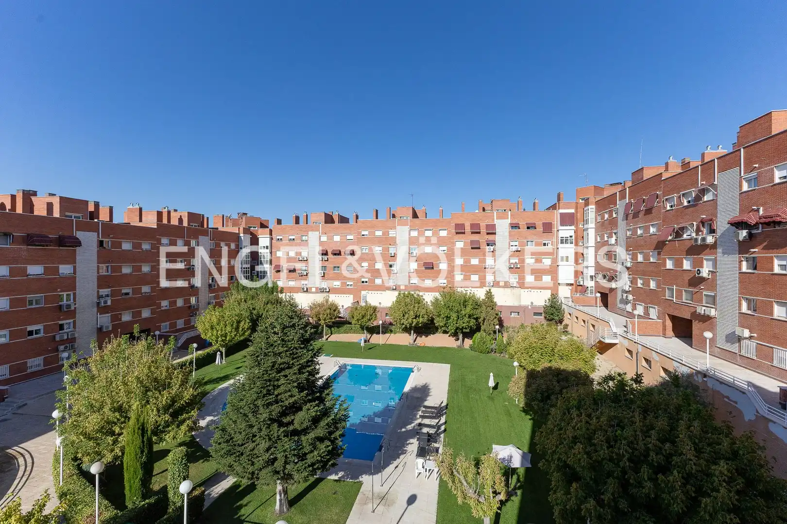 Vista exterior de Piso en venta en Madrid con Aire acondicionado, Calefacción y Piscina