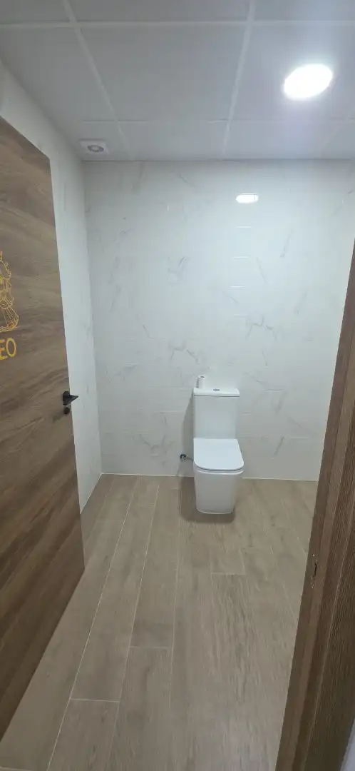 Baño de Local de alquiler en Seseña con Aire acondicionado y Calefacción