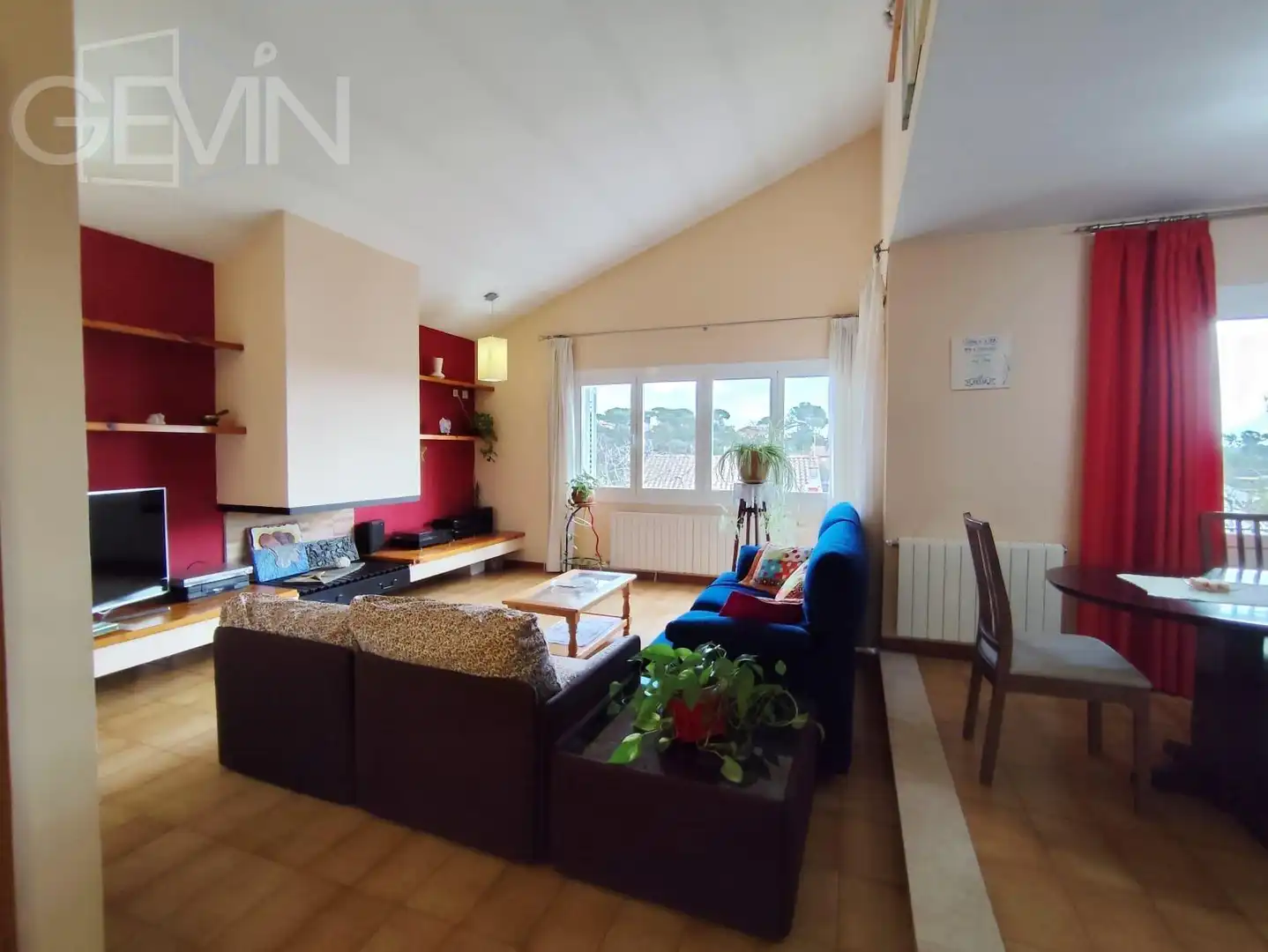 Sala d'estar de Casa o xalet en venda en Caldes de Montbui amb Aire condicionat, Calefacció i Jardí privat