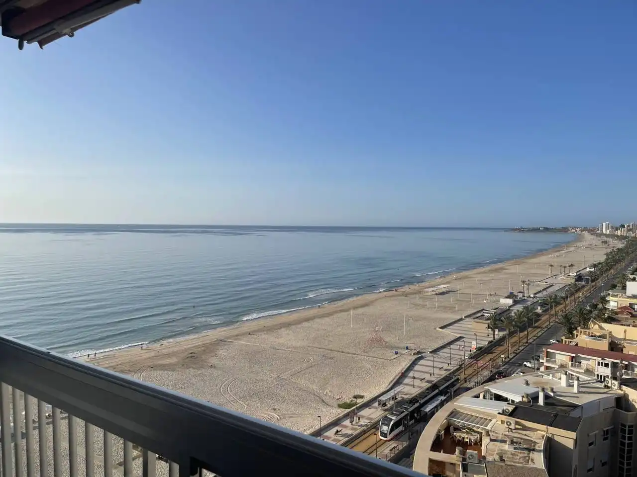 Vista exterior de Pis de lloguer en El Campello amb Terrassa, Moblat i Balcó