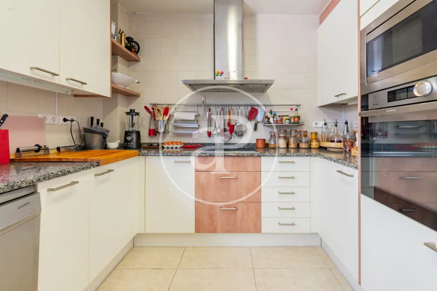 Cocina de Casa adosada en venta en Madrid con Aire acondicionado, Calefacción y Jardín privado