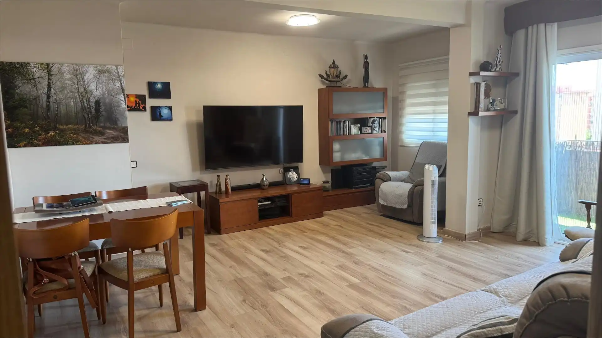 Wohnzimmer von Wohnung zum Verkauf in Cornellà de Llobregat mit Klimaanlage, Heizung und Parkett