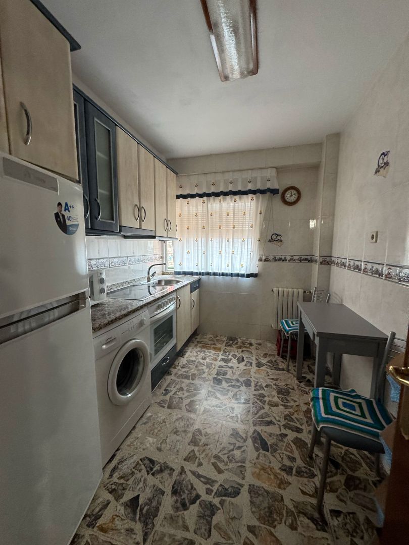 Kitchen of Flat for sale in  Zaragoza Capital  with Heating, Furnished and Oven