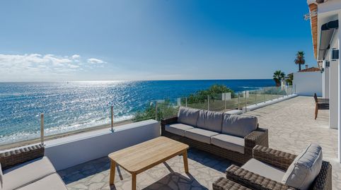 Seaside Bliss Exquisita villa con vistas despejadas en primera línea del mar, imatge 4