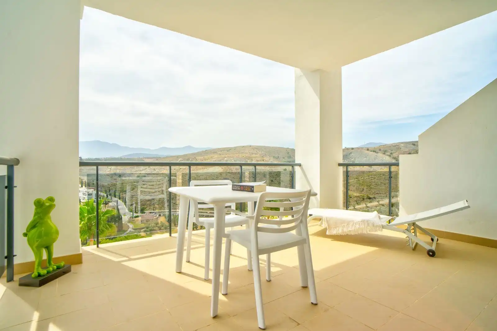 Terrasse von Wohnung zum Verkauf in Benahavís mit Terrasse, Abstellraum und Möbliert