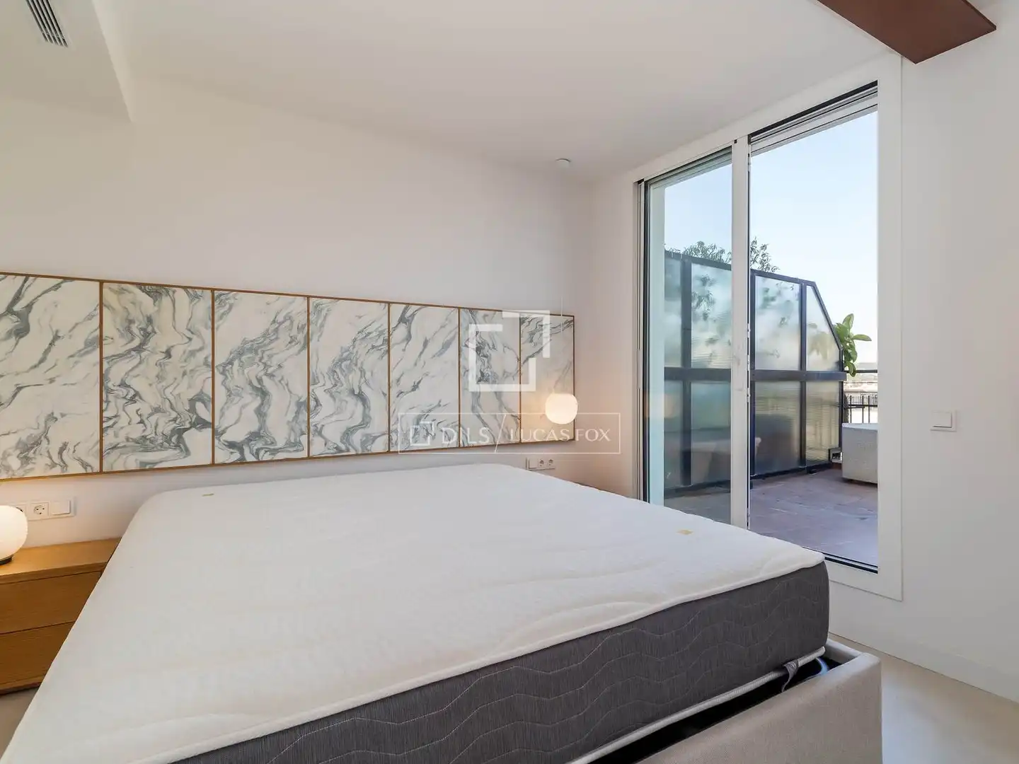 Dormitori de Àtic en venda en Barcelona amb Aire condicionat, Terrassa i Moblat