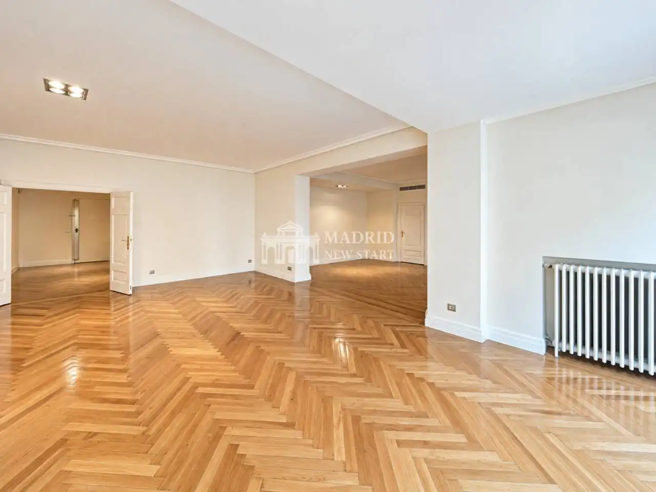 Living room of Flat for rent in Madrid  with Air Conditioner, Heating and Parquet flooring