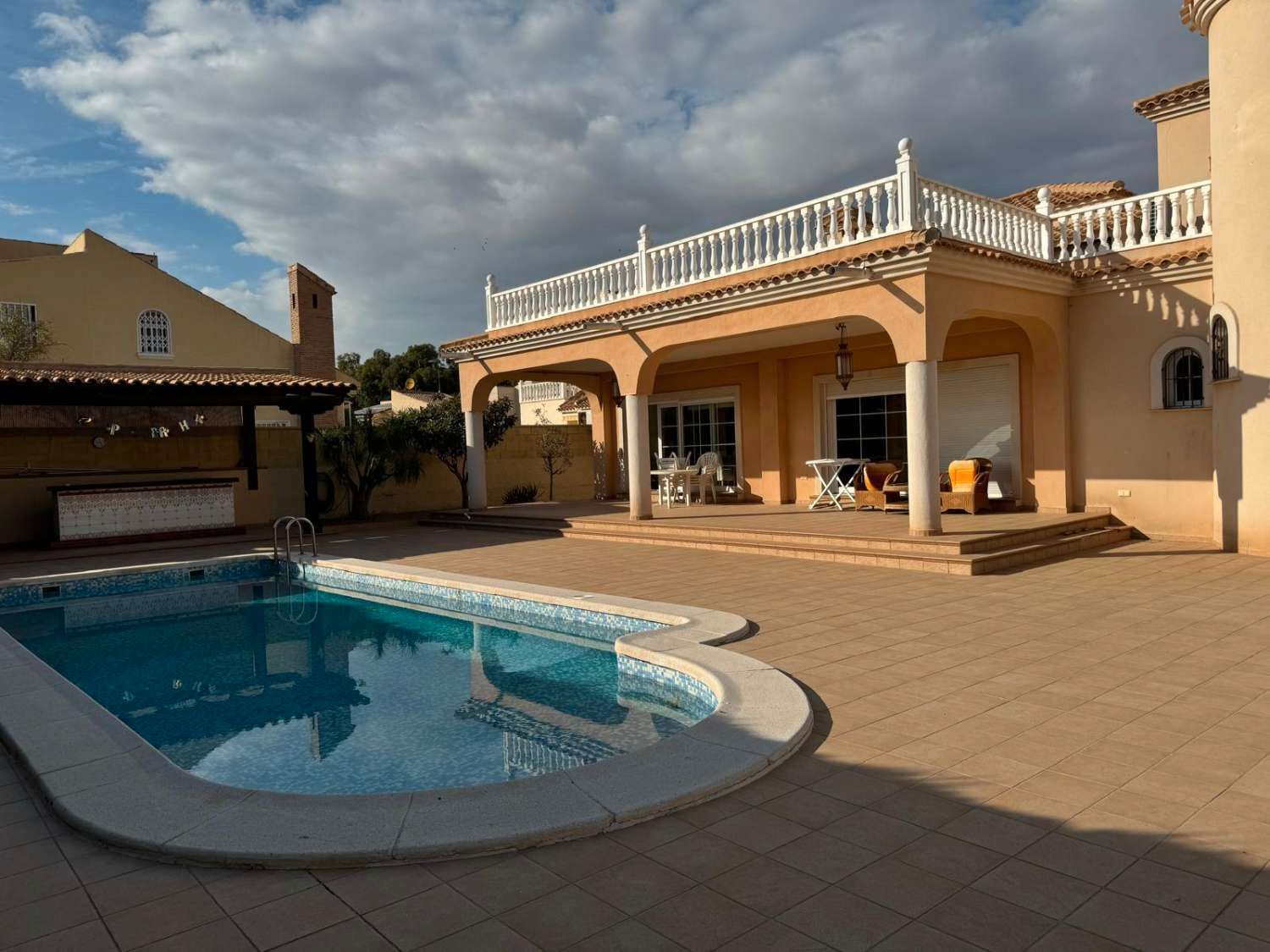 Vista exterior de Casa o xalet en venda en Orihuela amb Aire condicionat, Calefacció i Terrassa