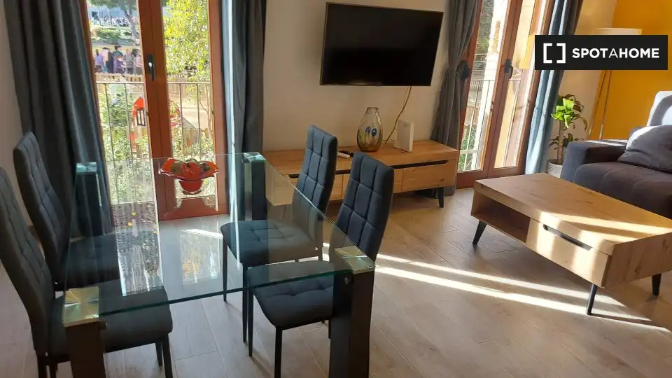 Flat with terrace to rent in Eixample