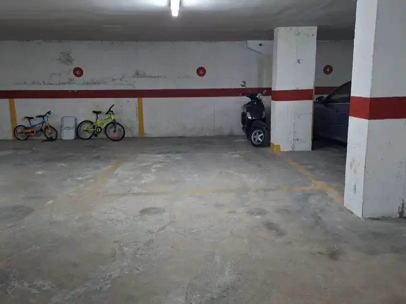 Parkplatz von Garage zum Verkauf in Jaén