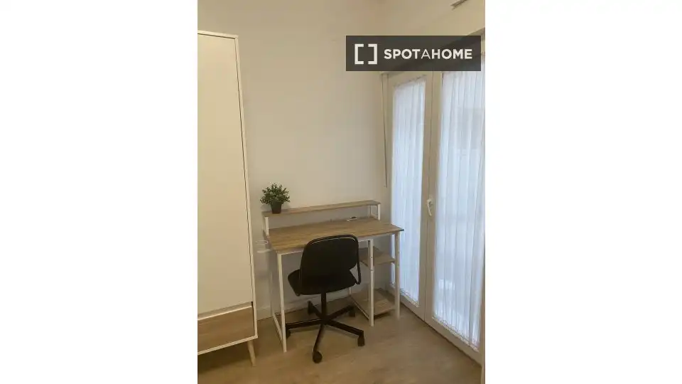 Habitación de Piso de alquiler en Valencia con Aire acondicionado, Calefacción y Amueblado