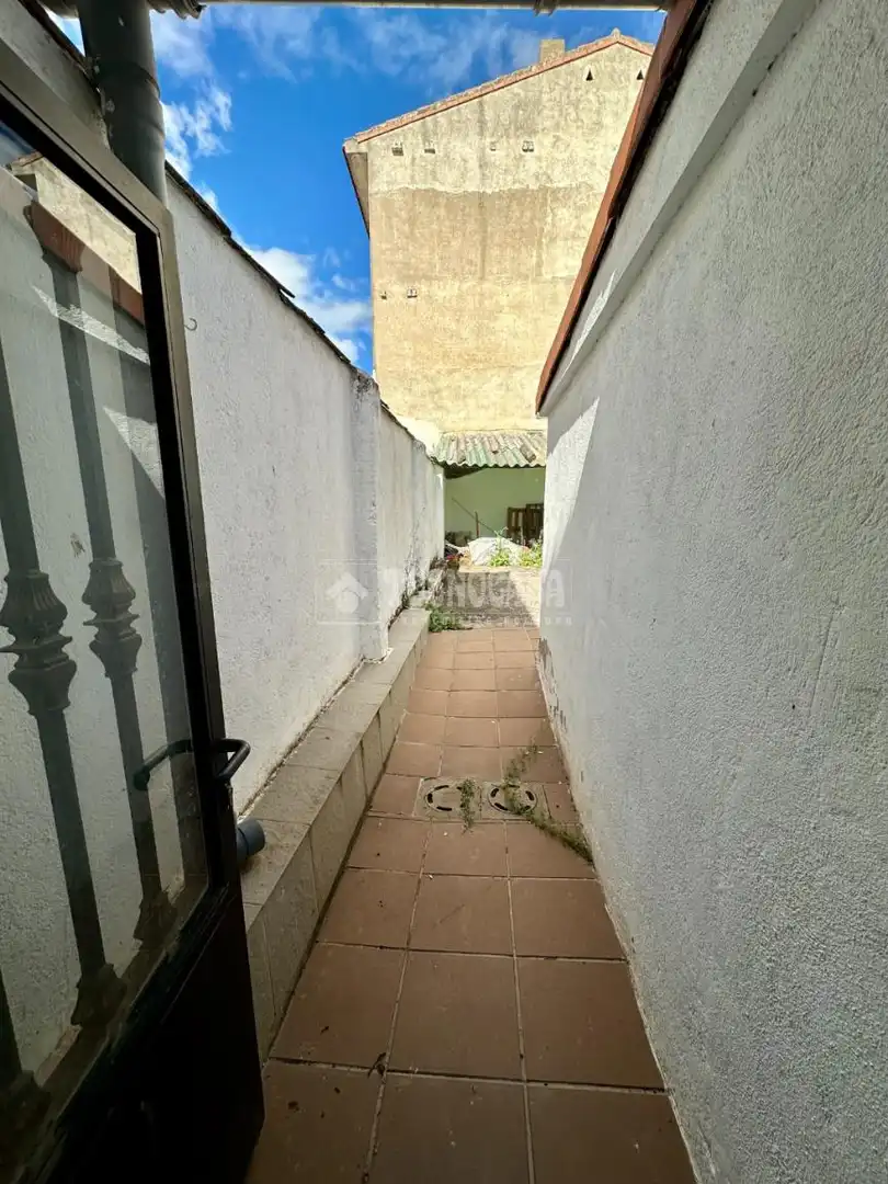 Casa adosada en venda en Los Santos de la Humosa amb Calefacció