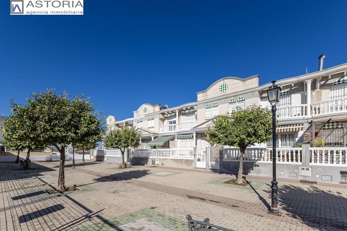 Exterior view of Single-family semi-detached for sale in Cúllar Vega  with Air Conditioner, Terrace and Storage room