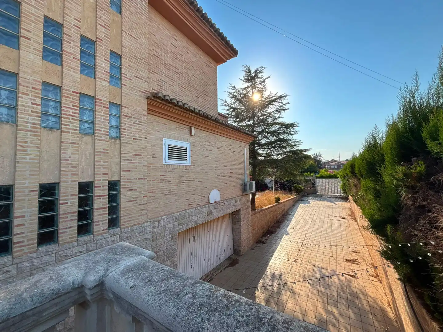 Vista exterior de Casa o xalet en venda en Torrent amb Aire condicionat i Piscina