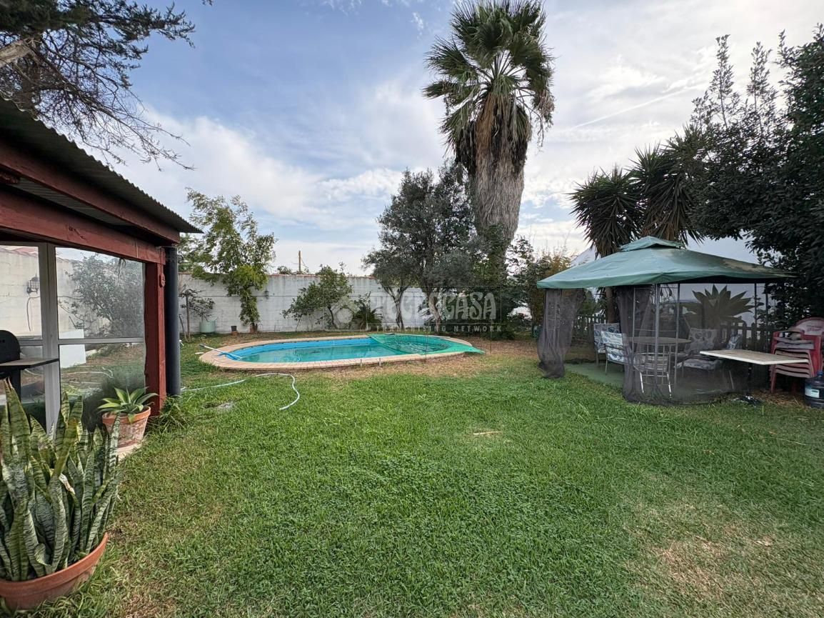 Jardí de Finca rústica en venda en Chiclana de la Frontera amb Piscina