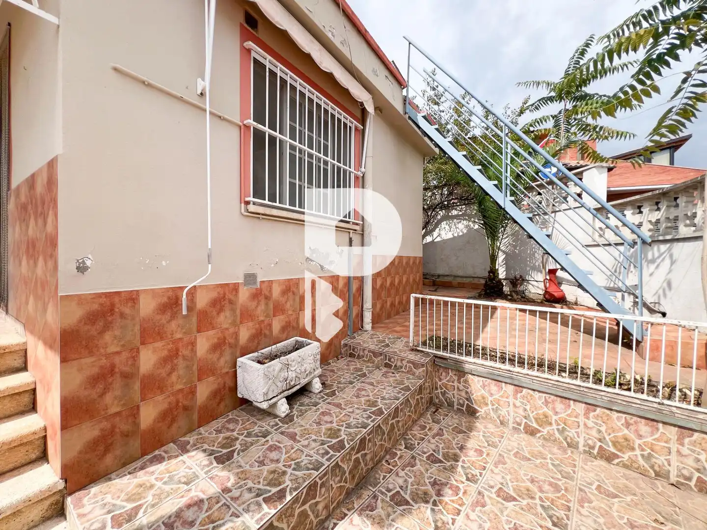 Vista exterior de Casa o chalet en venta en Sant Boi de Llobregat con Calefacción, Jardín privado y Terraza