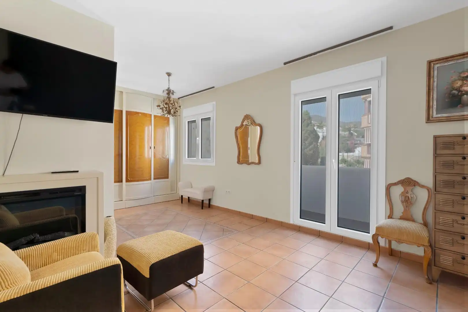 Sala d'estar de Casa adosada en venda en Fuengirola amb Aire condicionat, Calefacció i Jardí privat
