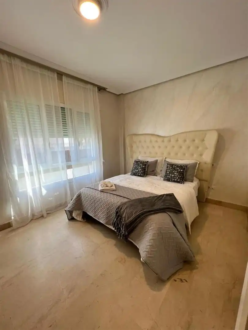 Dormitori de Apartament en venda en Marbella amb Aire condicionat i Terrassa