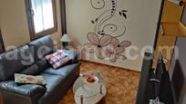 Sala d'estar de Casa o xalet en venda en Cistérniga amb Calefacció i Terrassa