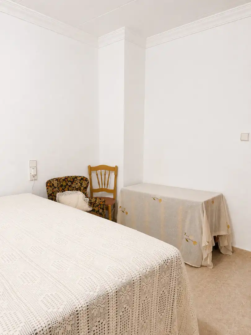 Dormitori de Casa adosada de lloguer en Utiel amb Terrassa, Moblat i Forn