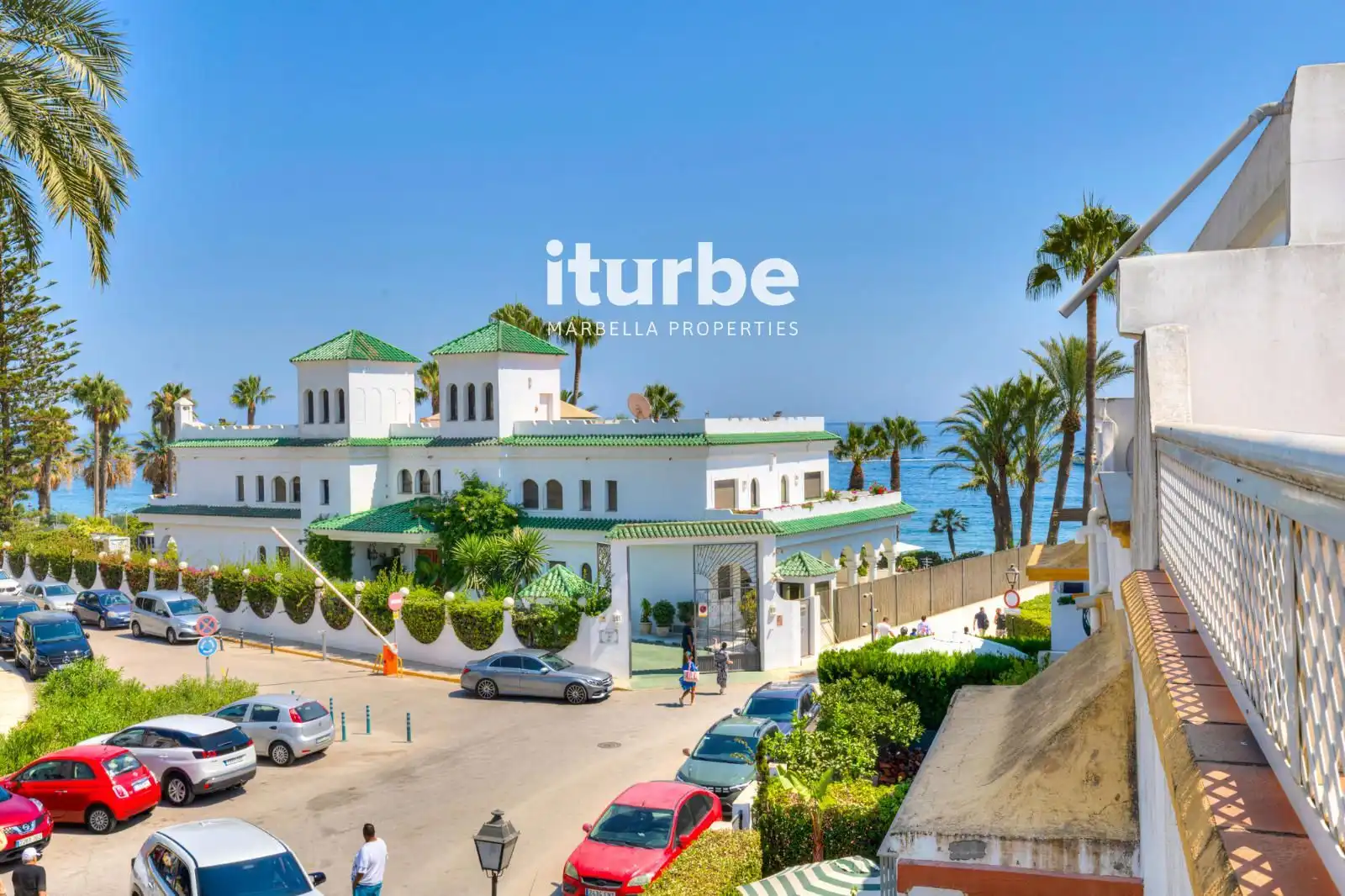 Vista exterior de Casa adosada de lloguer en Marbella amb Aire condicionat, Calefacció i Piscina