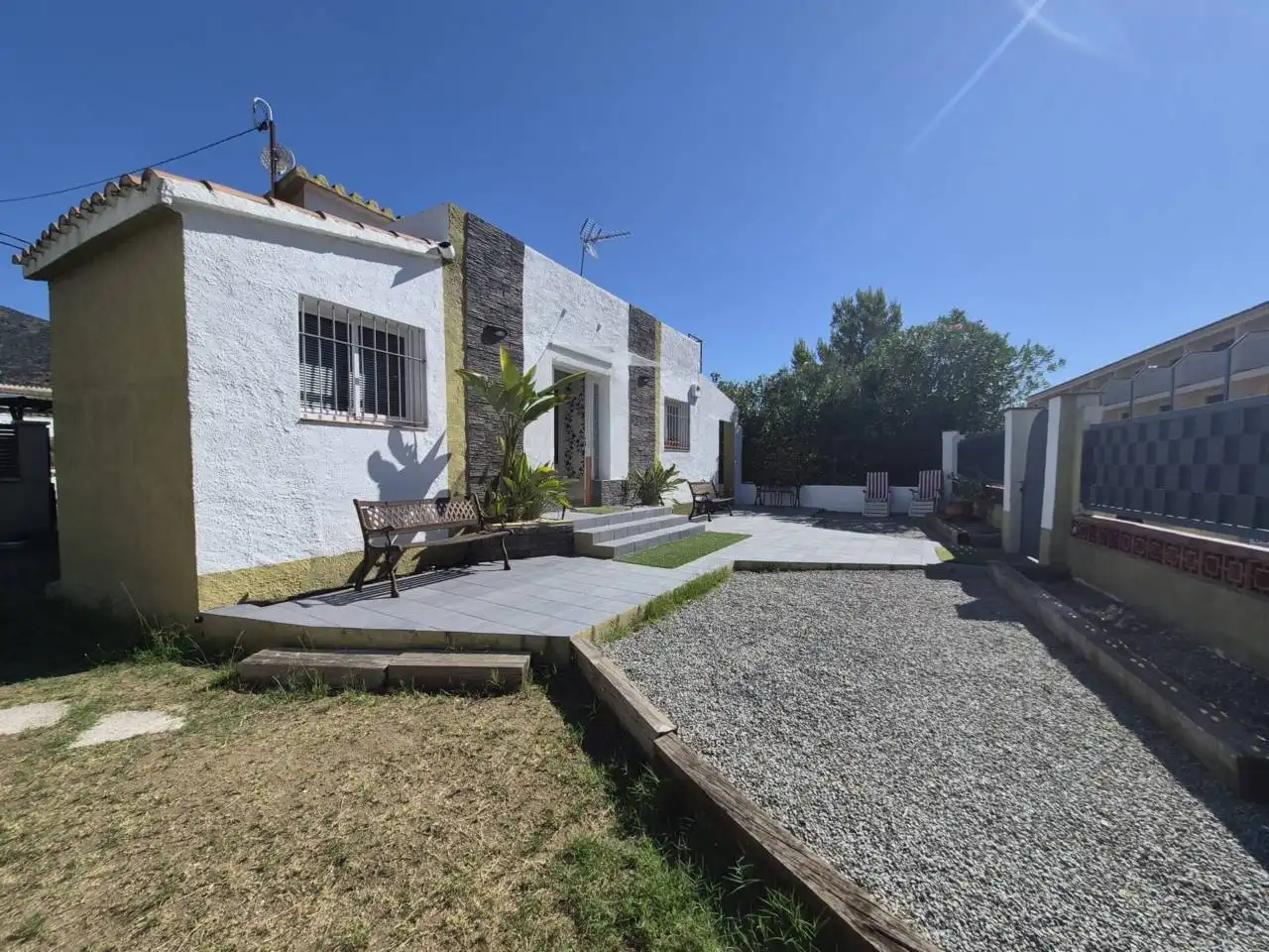 Chalet con jardín en venta en Calle Urgell