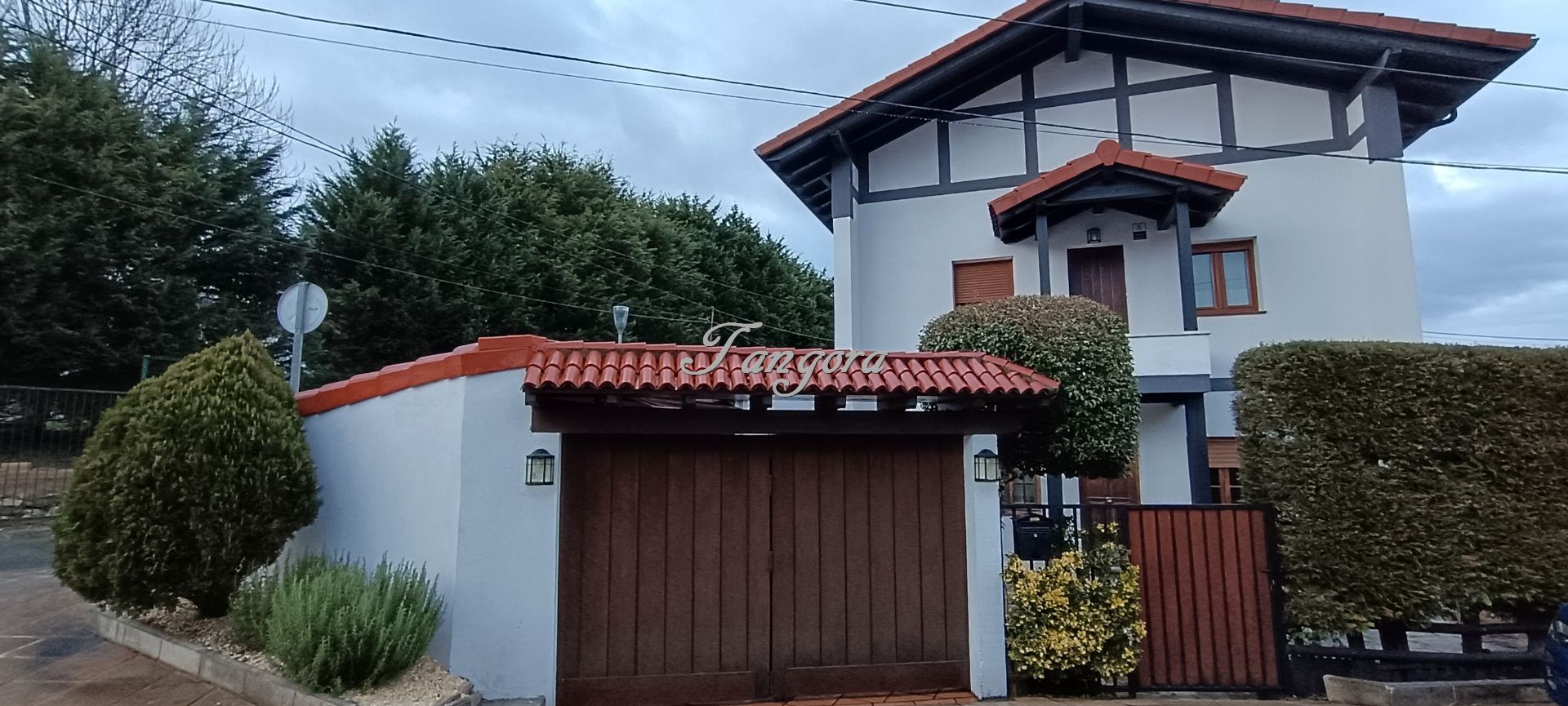 Außenansicht von Wohnung zum Verkauf in Getxo  mit Heizung, Privatgarten und Parkett