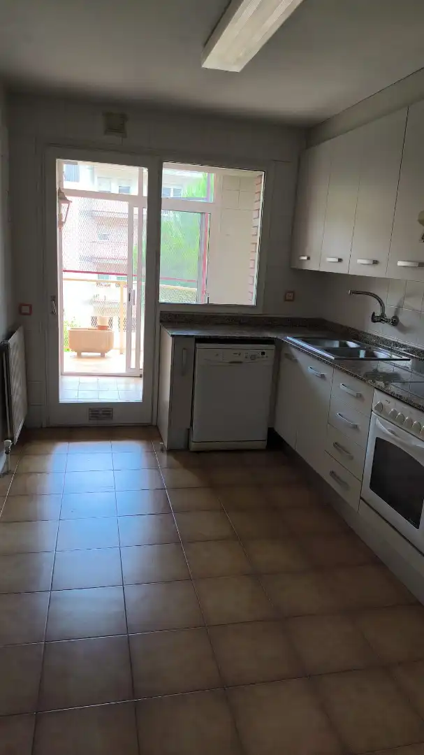 Cuina de Pis en venda en Igualada amb Calefacció, Terrassa i Forn