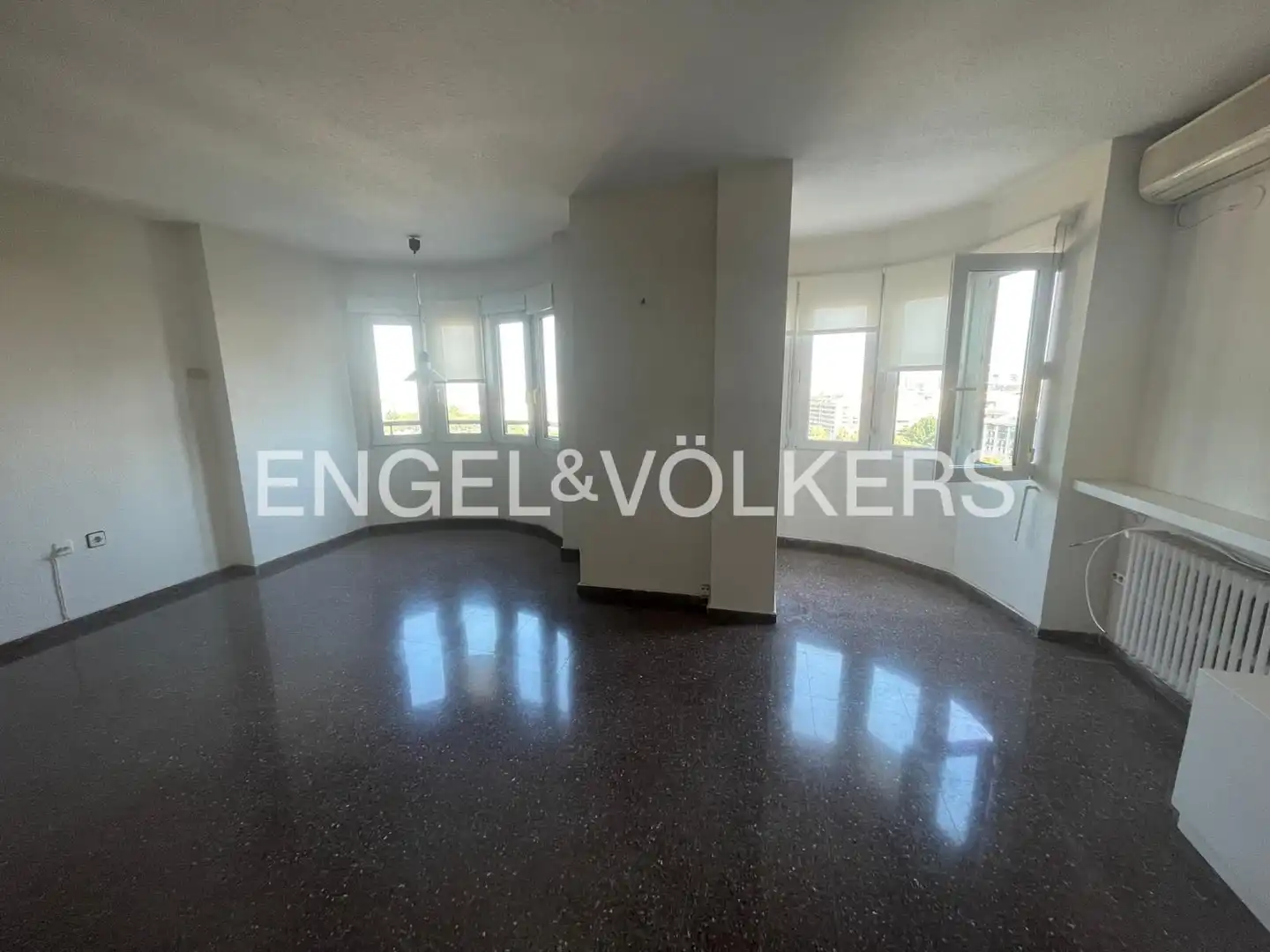 Flat for rent in Valencia  with Air Conditioner and Heating