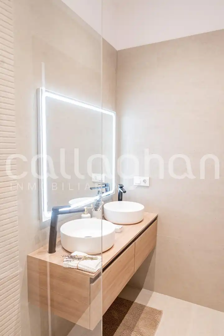 Badezimmer von Erdgeschoss zum Verkauf in Valencia mit Terrasse