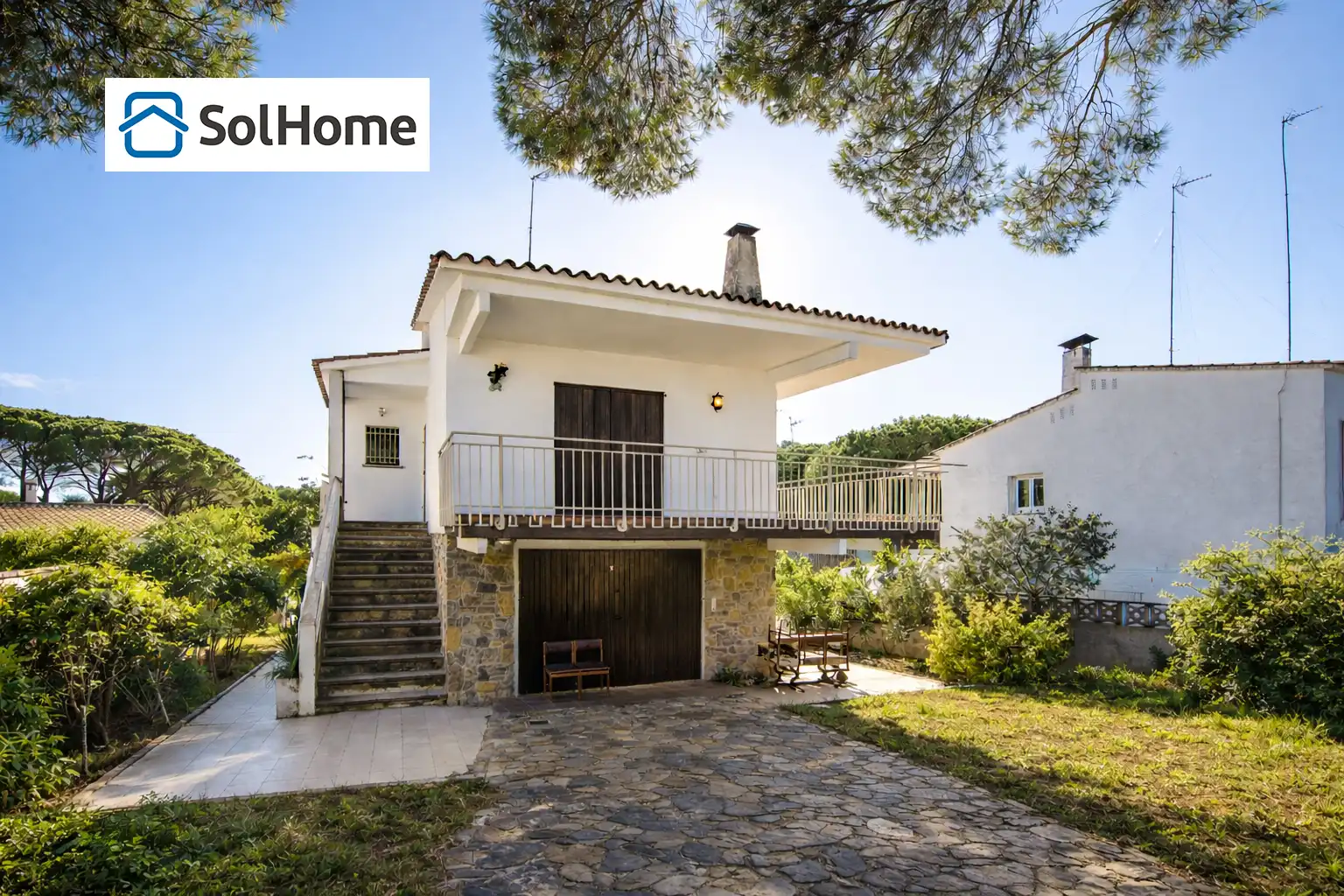 Vista exterior de Casa o xalet en venda en L'Escala amb Jardí privat, Terrassa i Moblat