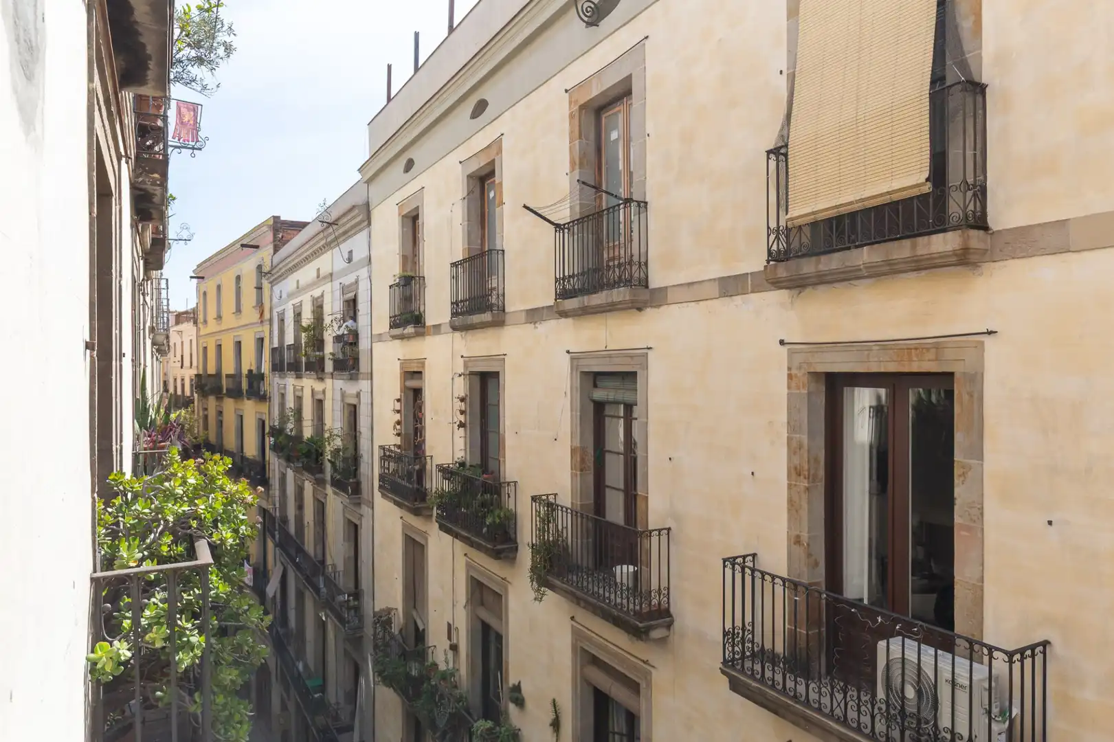 Vista exterior de Piso en venta en Barcelona con Calefacción, Amueblado y Balcón