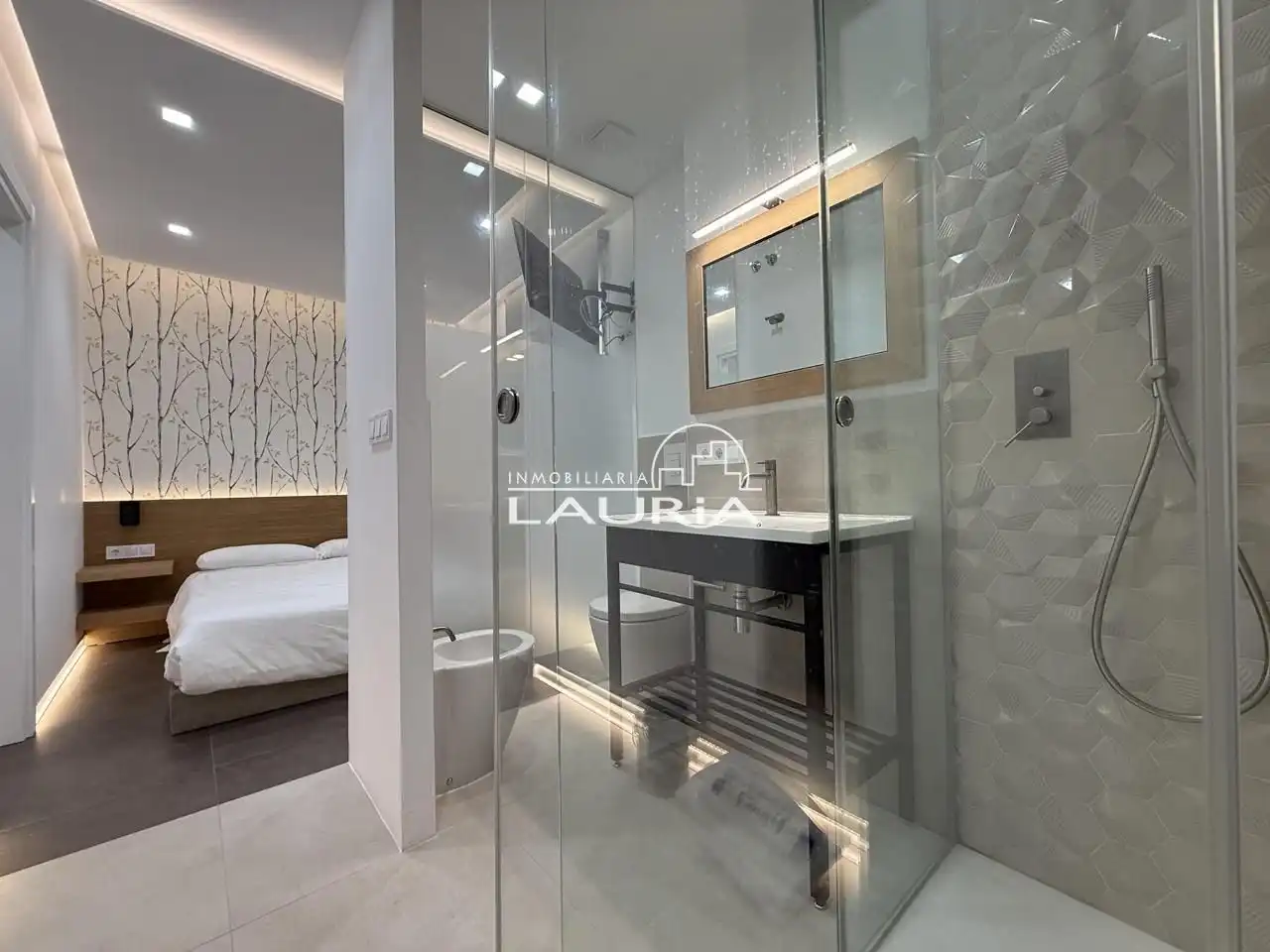Baño de Piso en venta en Valencia con Aire acondicionado, Calefacción y Terraza
