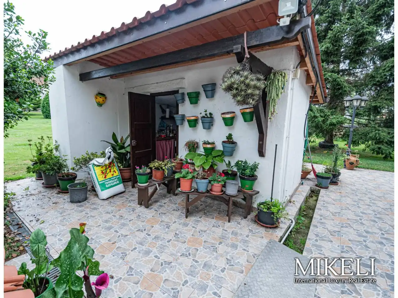 Terrassa de Casa o xalet en venda en El Astillero   amb Calefacció i Jardí privat