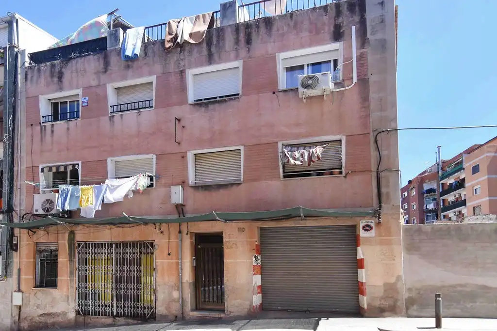 Außenansicht von Wohnung zum Verkauf in Santa Coloma de Gramenet