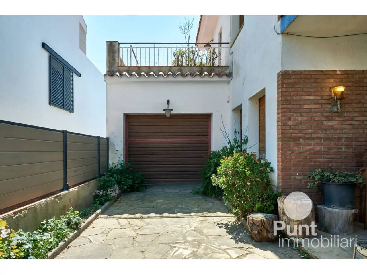 Vista exterior de Casa o xalet en venda en Premià de Dalt amb Piscina
