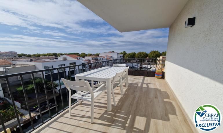 Terrace of Attic for sale in Empuriabrava  with Storage room and Furnished