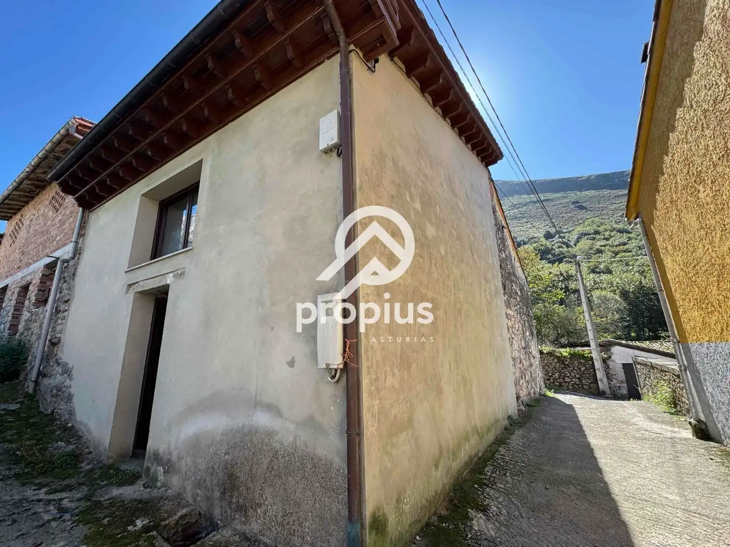 Vista exterior de Casa adosada en venta en Llanes con Calefacción