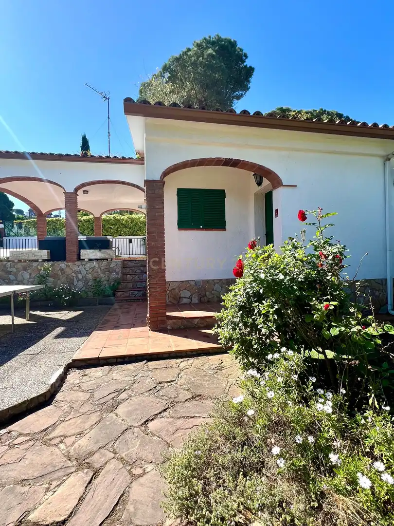 Jardí de Casa o xalet en venda en Tordera amb Jardí privat, Piscina i Alarma