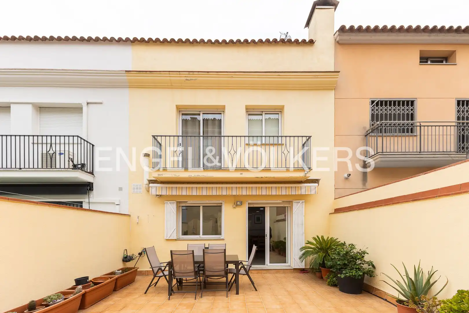 Adosado con terraza en venta en Nucli Urbà