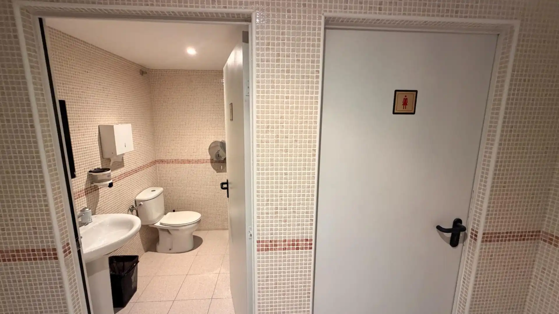 Bany de Oficina en venda en Córdoba amb Aire condicionat, Calefacció i Terrassa