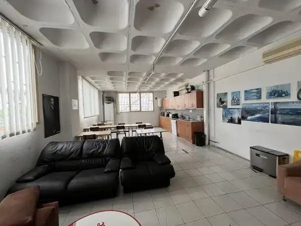 Nave industrial en venta en L'Hospitalet de Llobregat con Calefacción y Alarma