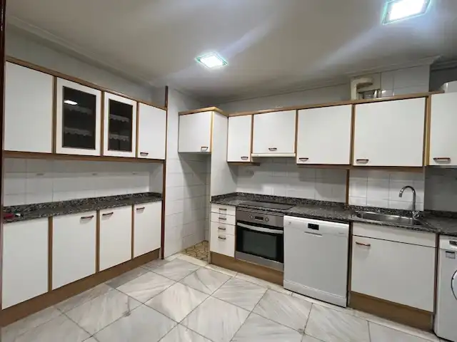 Küche von Wohnung zum Verkauf in Santander mit Heizung, Abstellraum und Ofen